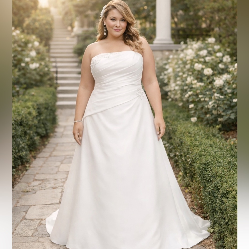 David’s Bridal Strapless Wedding Gown 26w Plus Nwt Soft White A-Line Dress